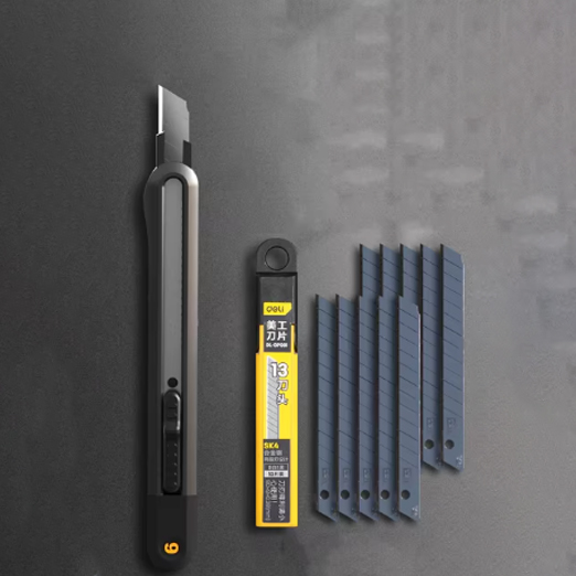 Cutter + 10 Lames Néon